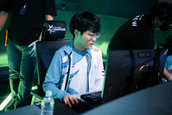 阿森纳不断突破！，Doinb连续十五场比赛得分超过战术调整观众掌声雷动的简单介绍九游平台登录入口